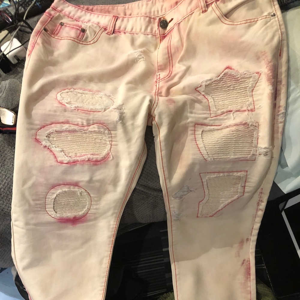 FASHIONS BLEACHED RED AND WHITE SIZE 39-40 WAIST